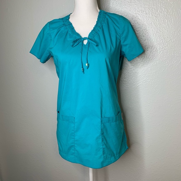 KOI SCRUB TOP - Picture 14 of 14